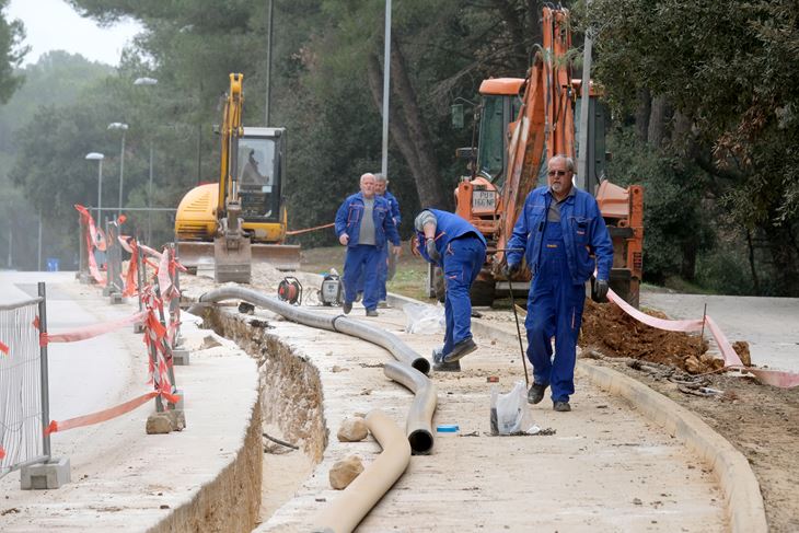 Dosad je postavljeno oko 300 metara plinovoda (Milivoj MIJOŠEK)