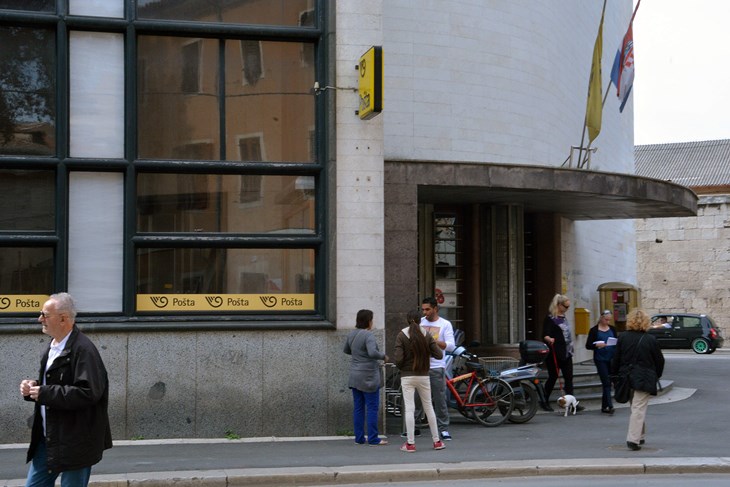 Pulski mirovinci podstanari su u neuvjetnoj zgradi glavne pošte (Danilo MEMEDOVIĆ)