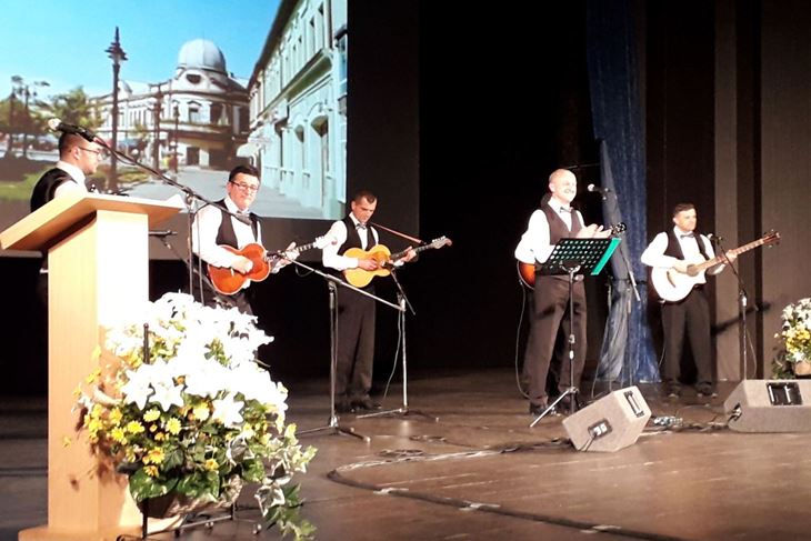Tamburaši u kulturno-umjetničkom programu (S. BOSNIĆ)