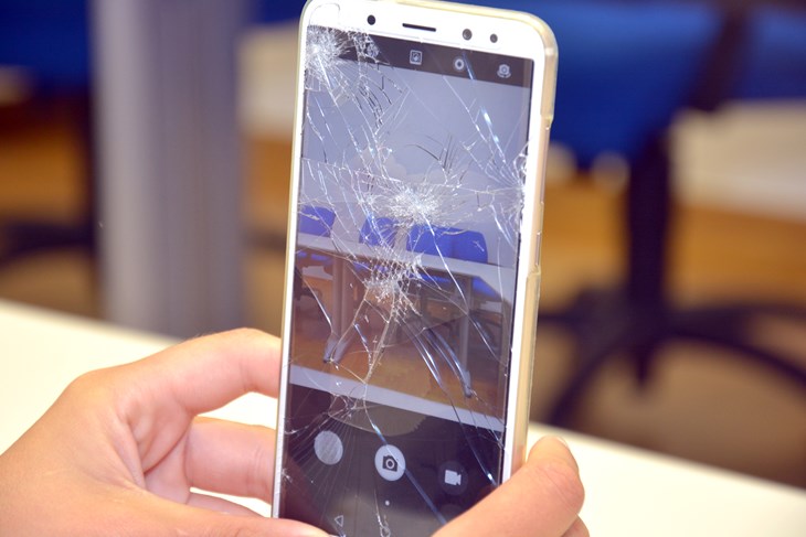 Muškarac je u jednoj konobi prišao bivšoj djevojci i uništio joj mobitel  (Neven LAZAREVIĆ)