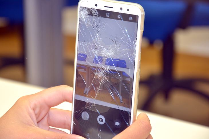 Muškarac je u jednoj konobi prišao bivšoj djevojci i uništio joj mobitel  (Neven LAZAREVIĆ)