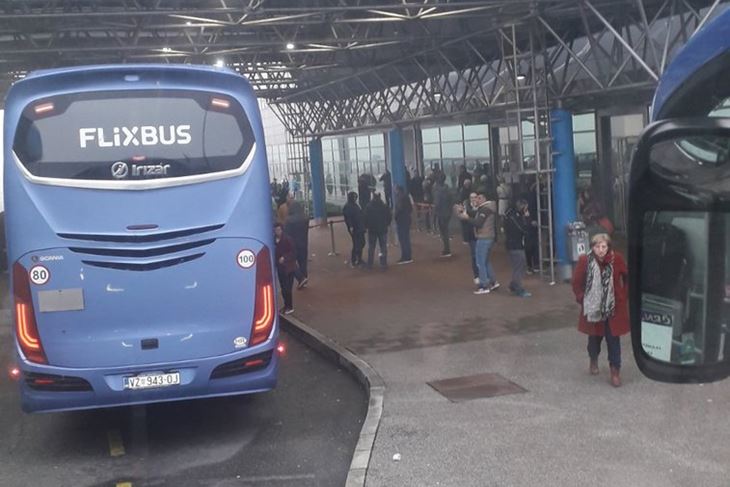 Fotografija s Bregane snimljena iz autobusa Črnjatoursa