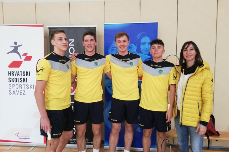 SREBRO U BADMINTONU - Momčad pulske Gimnazije