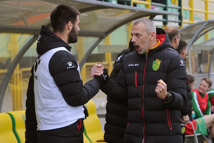 NIKAD NE SKRIVA EMOCIJE - Marijan Brkljača, lijevo Robert Perić Komšić (Milivoj MIJOŠEK)