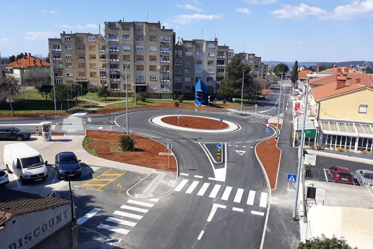 Novoizgrađeni rotor na raskrižju Rizzijeve i Voltićeve ulice