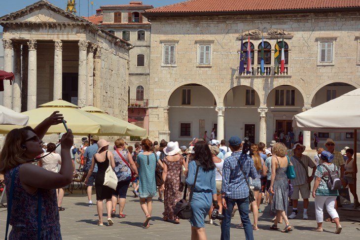 Detalj s pulskog Foruma u neka iz boljih vremena (Neven LAZAREVIĆ)