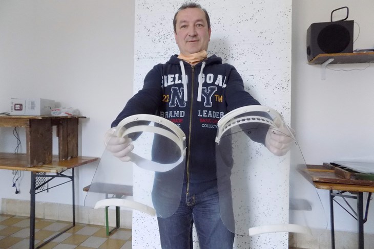 Valdi Glavić s 3D zaštitnim vizirima (Gordana ČALIĆ ŠVERKO)