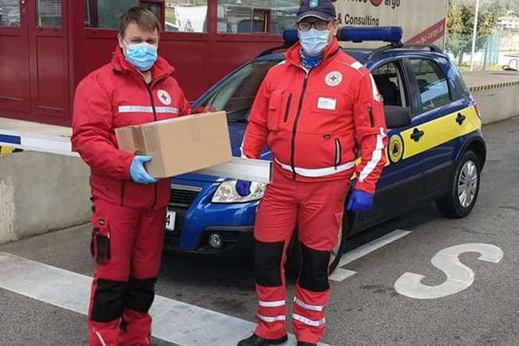 Uspješna suradnja s kolegama iz Slovenije - preuzimanje paketa na granici