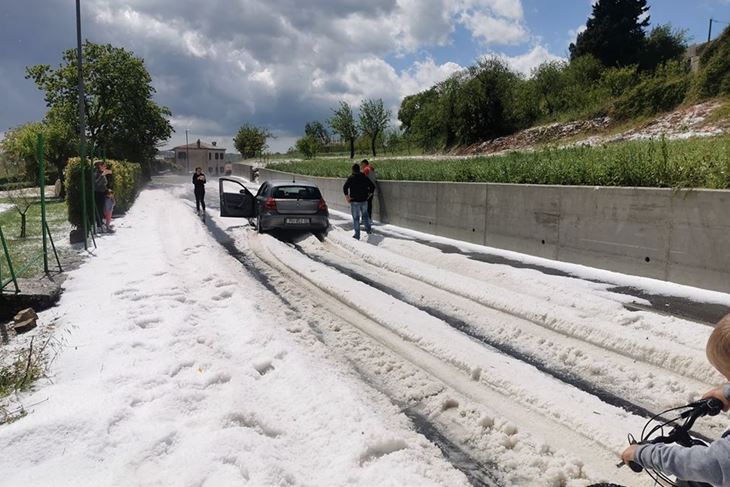 Velike nakupine tuče u Trvižu, (foto: Monika Radovan)