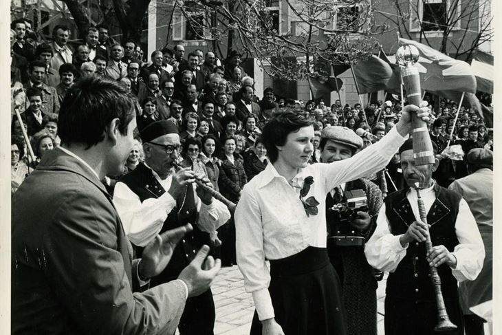 Ingrid Zuliani nosi štafetu na labinskom trgu 