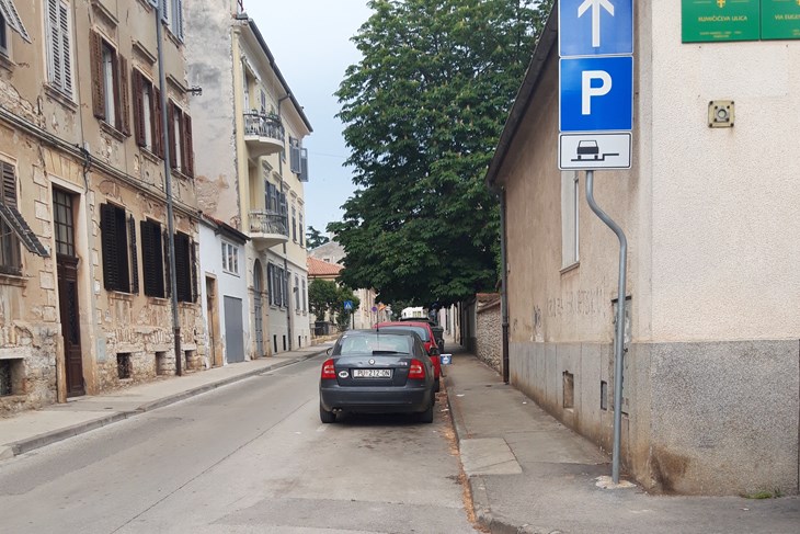 Parking dozvoljen, ali uz kaznu?