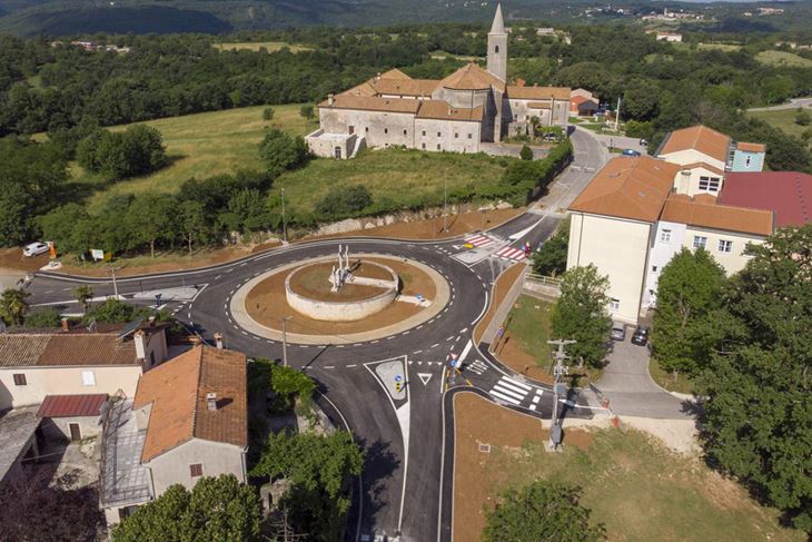 Pogled iz zraka na novi supetarski kružni tok (M. PULIĆ)