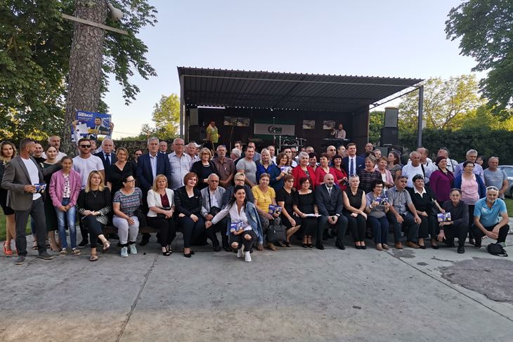 Meškić sa svojim biračima na predizbornom skupu u Labinu (B. BIOČIĆ)