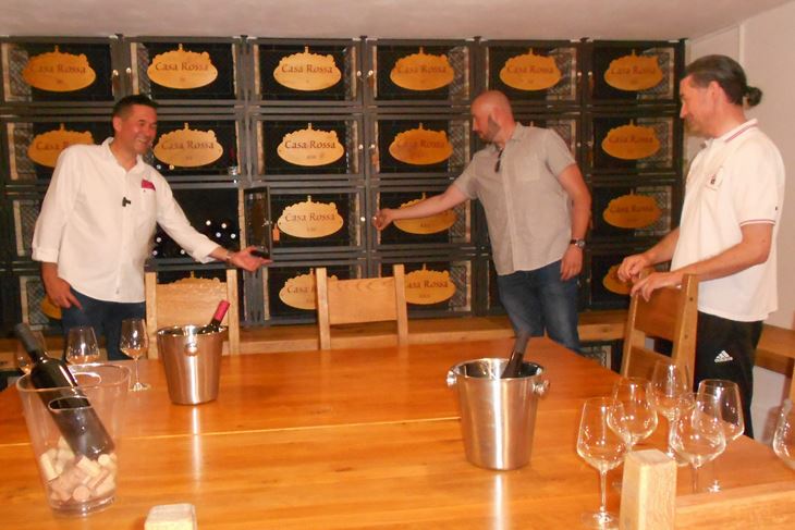 Tomislav Furlan, David Matković i Denis Ivošević u banci vina (M. RIMANIĆ)