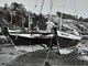 Najveća, umalo pogibeljna avantura Alvara Macchija bila je plovidba malim katamaranom od engleskog Whitbyja do Trsta ljeti 1976.