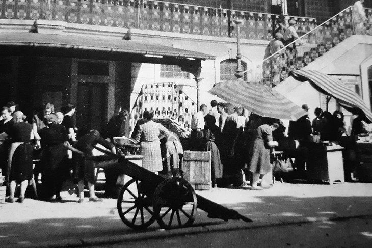 Kolica fakina na pulskoj tržnici 1950-ih ili 1960-ih