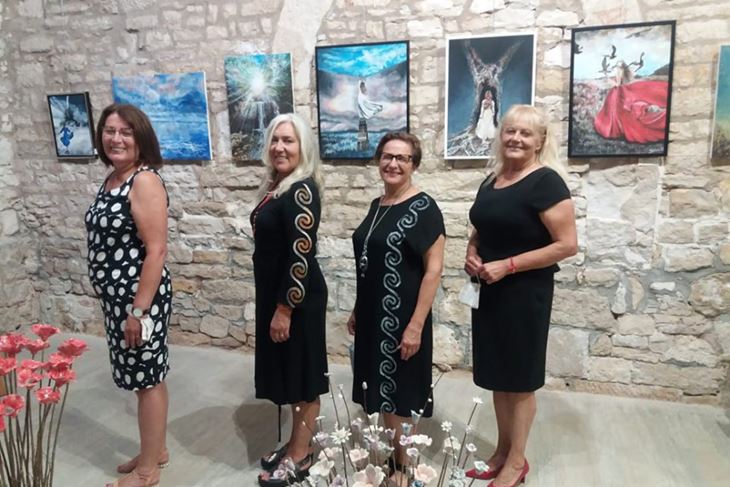 Četiri žene - Delija Klarić, Marina Sršen, Marina Tatić i Radojka Kramar na otvaranju izložbe (Lara BAGAR)