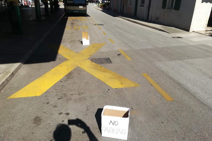 I kutije čuvaju parkirna mjesta (N. O. R.)