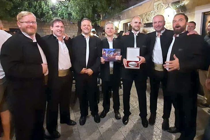 Srebro zlatnog sjaja - muška klapa Pinguentum (Leana PALADIN)