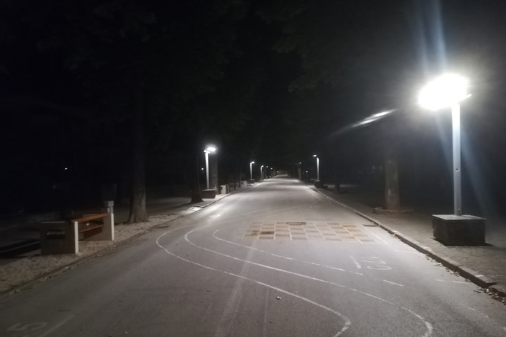 Šetalište pazinske gimnazije noću (Anđelo DAGOSTIN)