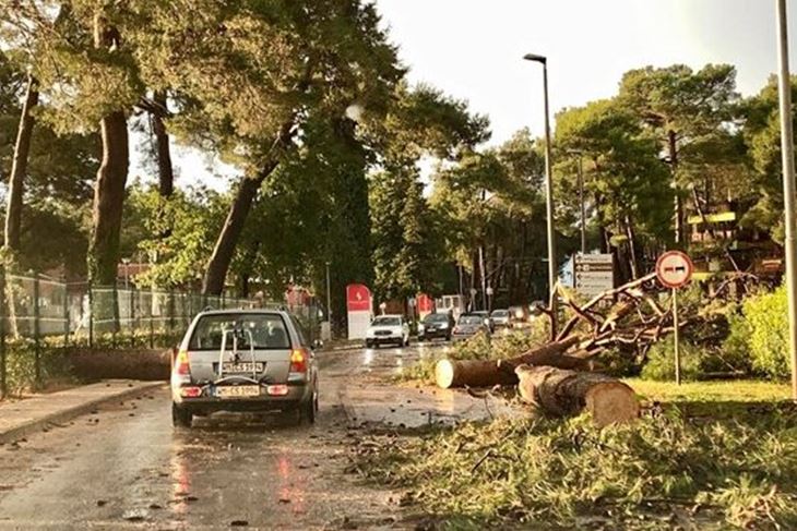 Nevrijeme je nanijelo velike štete u Umagu (Alan Paradinović / Istramet)