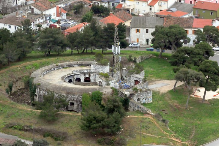 Po statusu Fort Monvidal bliži je Fortu Muzil, koji je pod nadzorom MORH-a, nego Fortu Casoni Vechi na Vidikovcu koji je već dugo u službi civila (Slaven RADOLOVIĆ)