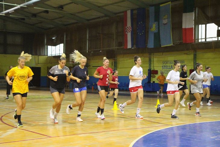 Detalj s jednog od uvodnih treninga umaških rukometašica (M. GAVRAN)