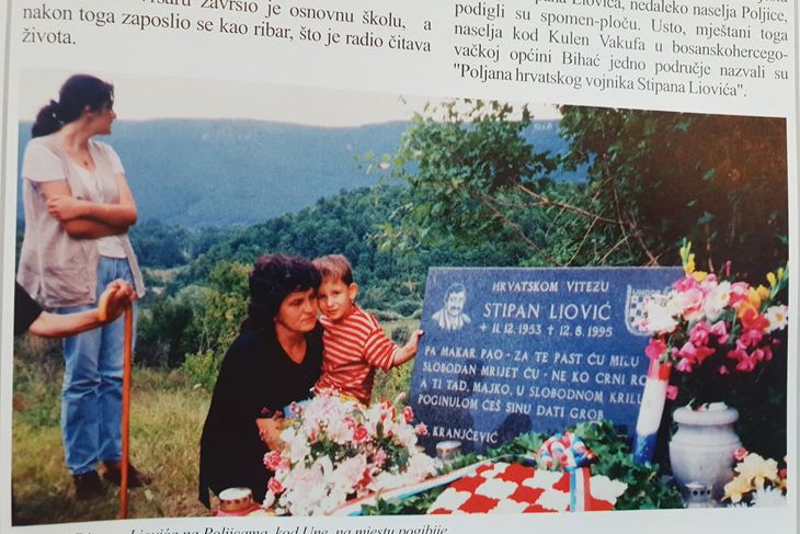Obitelj Stjepana Liovića na mjestu stradavanja u Poljicama