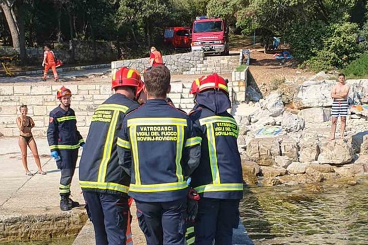 Stradalog mladića iz mora su izvukli vatrogasci (JVP Rovinj)