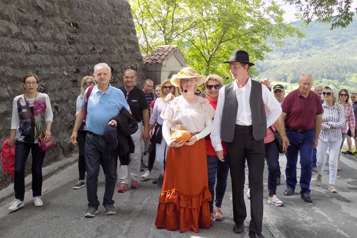 Kostimirani turistički vodiči (Gordana ČALIĆ ŠVERKO)