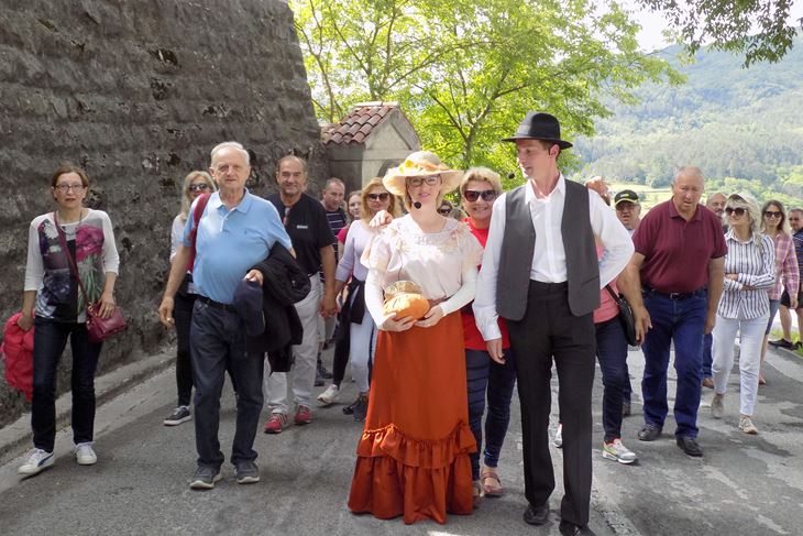 Kostimirani turistički vodiči (Gordana ČALIĆ ŠVERKO)