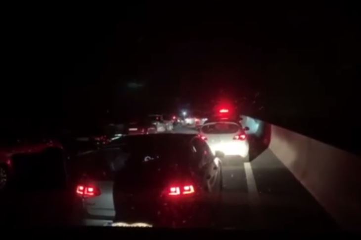 Kolone na austrijskoj graniic (foto ORF video screenshot)