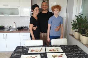 Zajedničko sjedanje za stol povezuje ljude - Silivija, Moris i Sergej