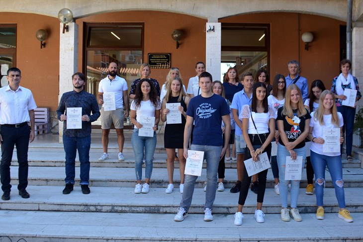 Nagrađeni učenici na prijemu kod gradonačelnika
