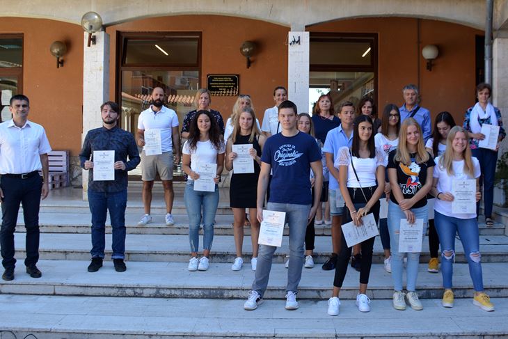 Nagrađeni učenici na prijemu kod gradonačelnika