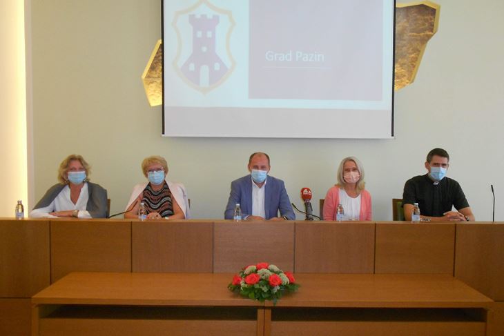 Ravnatelji pazinskih škola i vrtića s gradonačelnikom (M. RIMANIĆ)