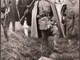 Etiopski car Haile Selassie pored neeksplodiranih talijanskih bombi