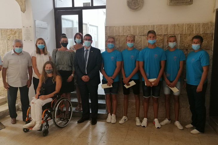 Nagrađeni sportaši u društvu gradskih čelnika
