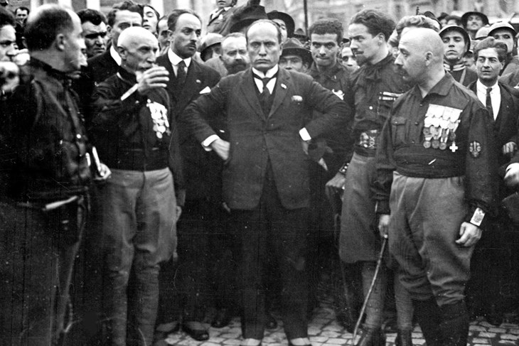 Mussolini sa skvadristima za vrijeme Marša na Rim, dvije godine nakon pulske epizode