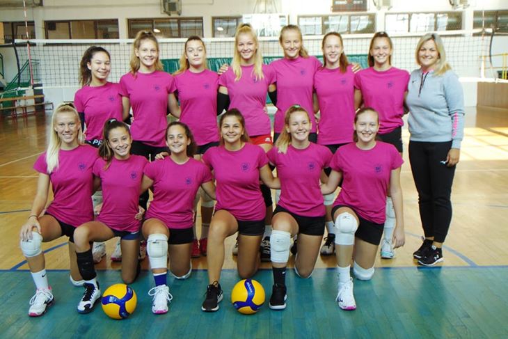 Mlađe kadetkinje Pule