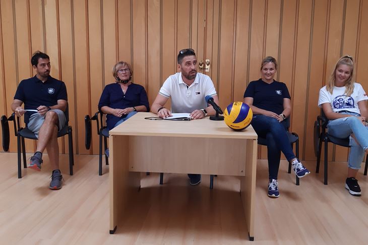 NOVA LICA NA ČELU PULE - Trener Goran Jovanović, tajnica Mirjana Tomašić, predsjednik Dean Sinković, trenerica Tea Mavrić i igračica Lara Škoro (R. CAR)