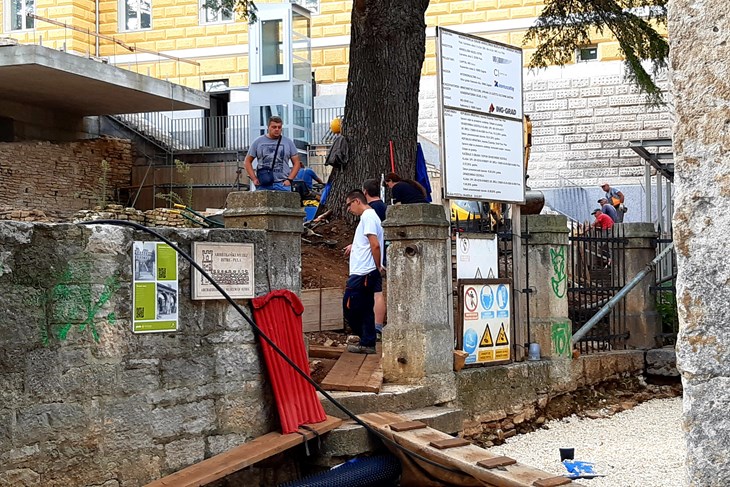 Radovi u dvorištu Arheološkog muzeja kod Dvojnih vrata (Zvjezdan STRAHINJA)