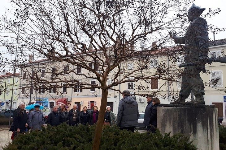 Spomenik Joakimu Rakovcu u Poreču, predsjednik NOO-a za Istru