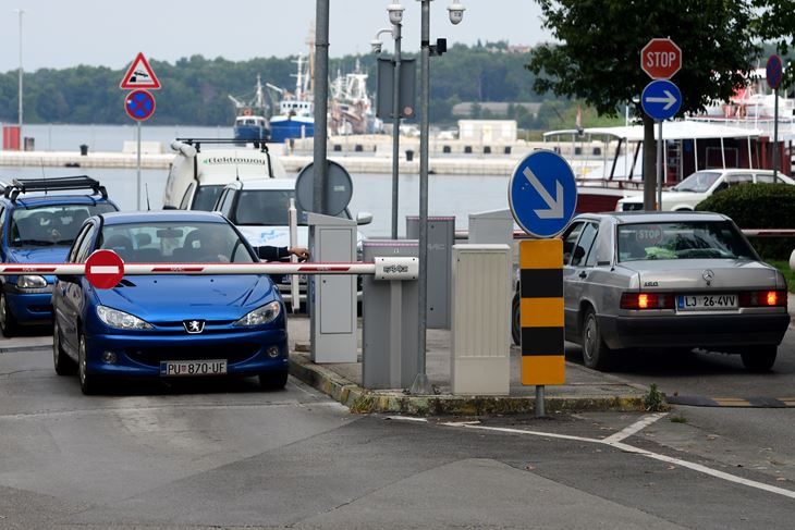 RAMPE NA ULAZU U PARKIRALISTE KAROLINA, PULA, 01.10.2020. SNIMIO MILIVOJ MIJOSEK