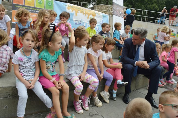 Pulski gradonačelnik Boris Miletić s predškolcima