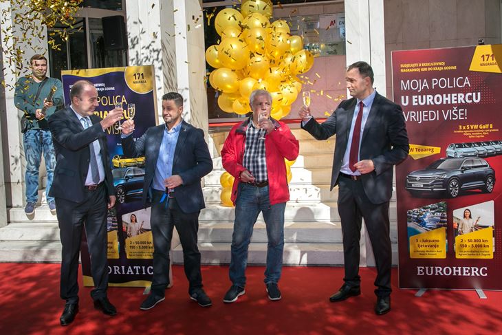 Vedran Ćavar, direktor Podružnice Adriatic osiguranja Rijeka,  Saša Radivojević, osiguranik Adriatic osiguranja, Davor Milas, direktor Podružnice Euroherc osiguranja Rijeka, Ranko Davidović, osiguranik Euroherc osiguranja