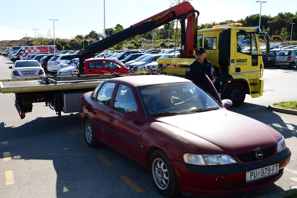 Policija u akciji parkiranja na mjesta za invalide