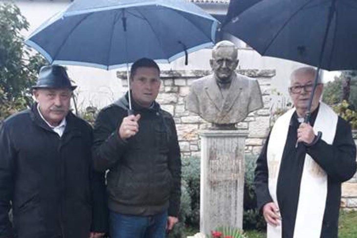 Polaganje vijenca na bistu Bože Milanovića u Kringi (Željko MRAK)