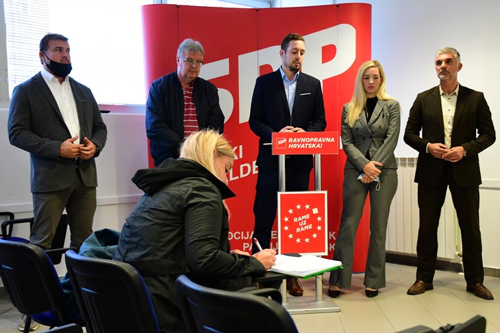 Danijel Ferić, Radenko Ognjenović, Siniša Gordić, Sanja Radolović i Igor Belas (Milivoj MIJOŠEK)