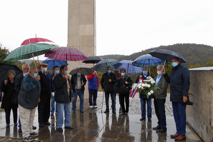 Polaganje vijenca na spomenik Vladimiru Gortanu (Snimio Davor Šišović)